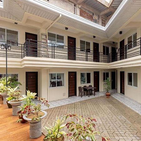 Happy Grey Hotel Виган Экстерьер фото