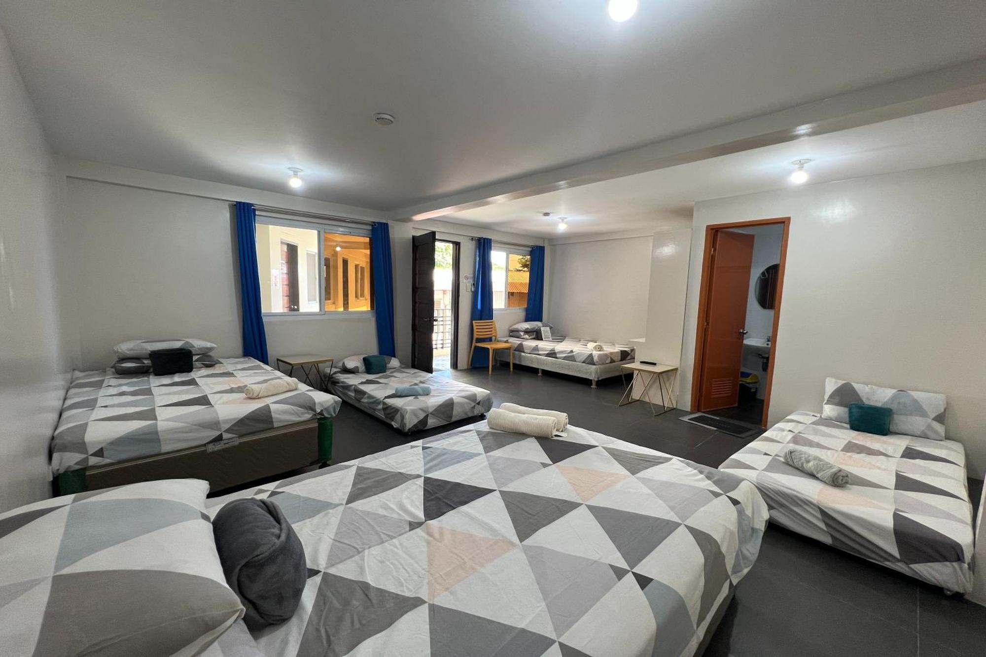 Happy Grey Hotel Виган Экстерьер фото