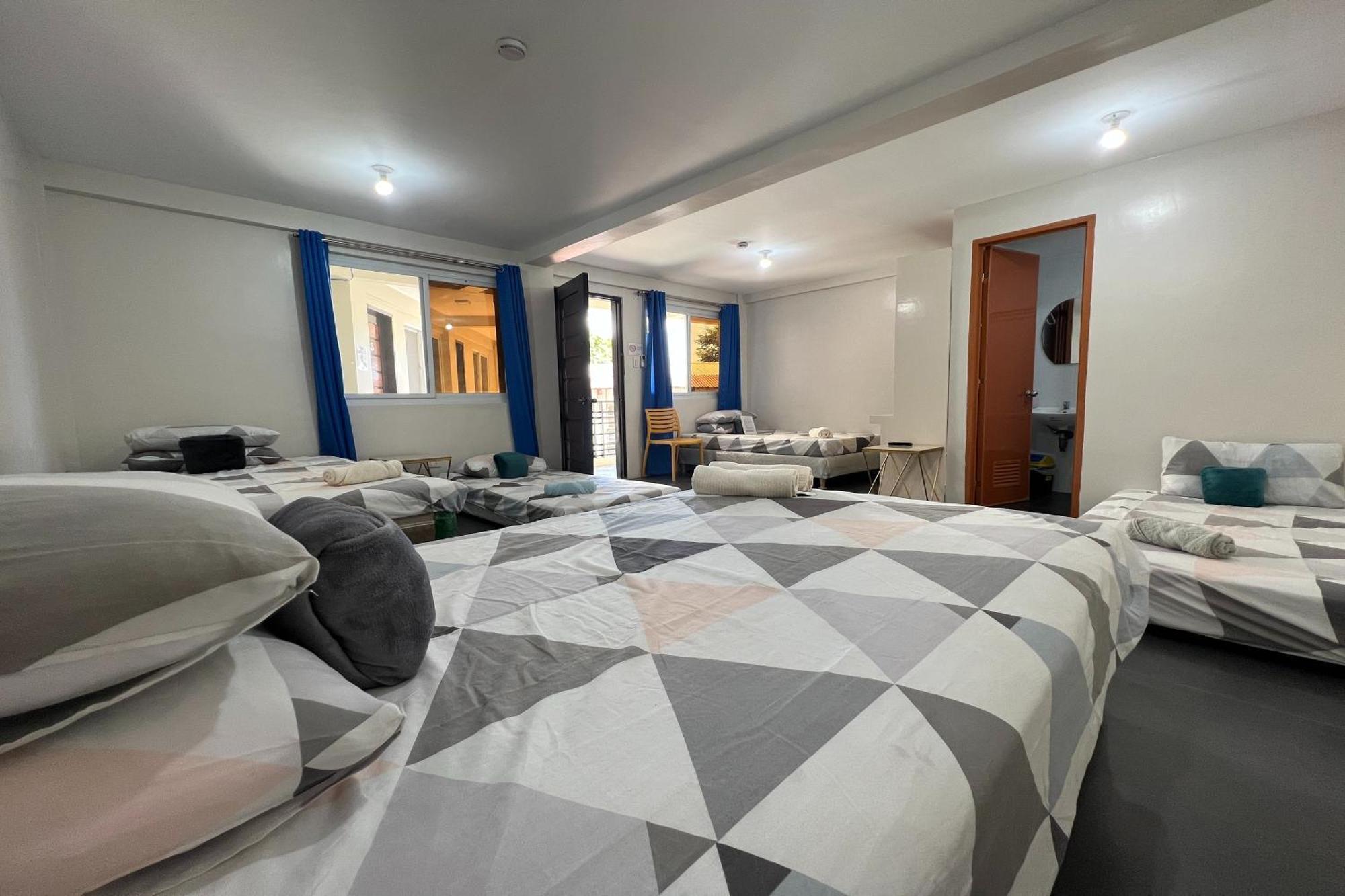 Happy Grey Hotel Виган Экстерьер фото