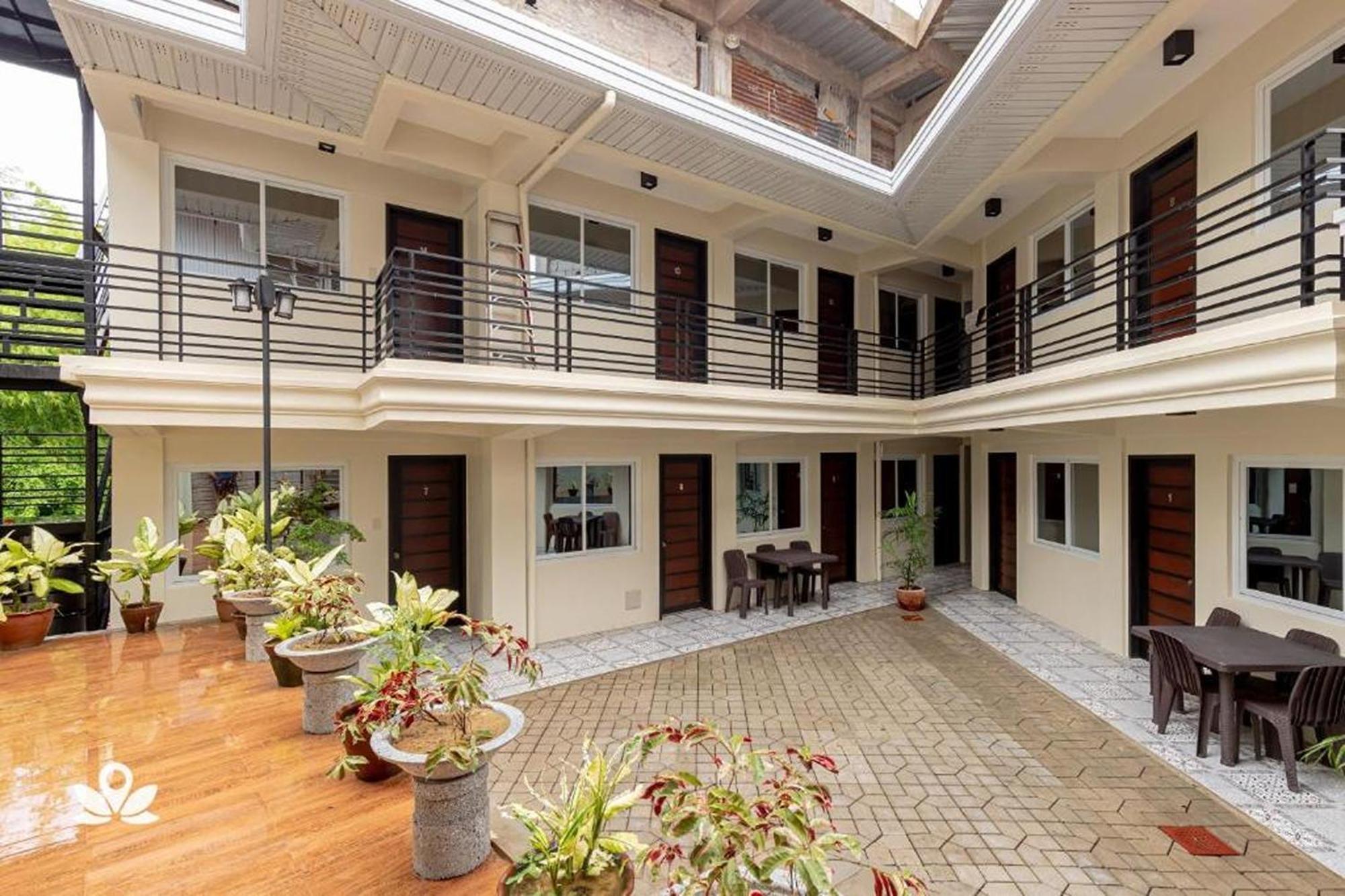 Happy Grey Hotel Виган Экстерьер фото