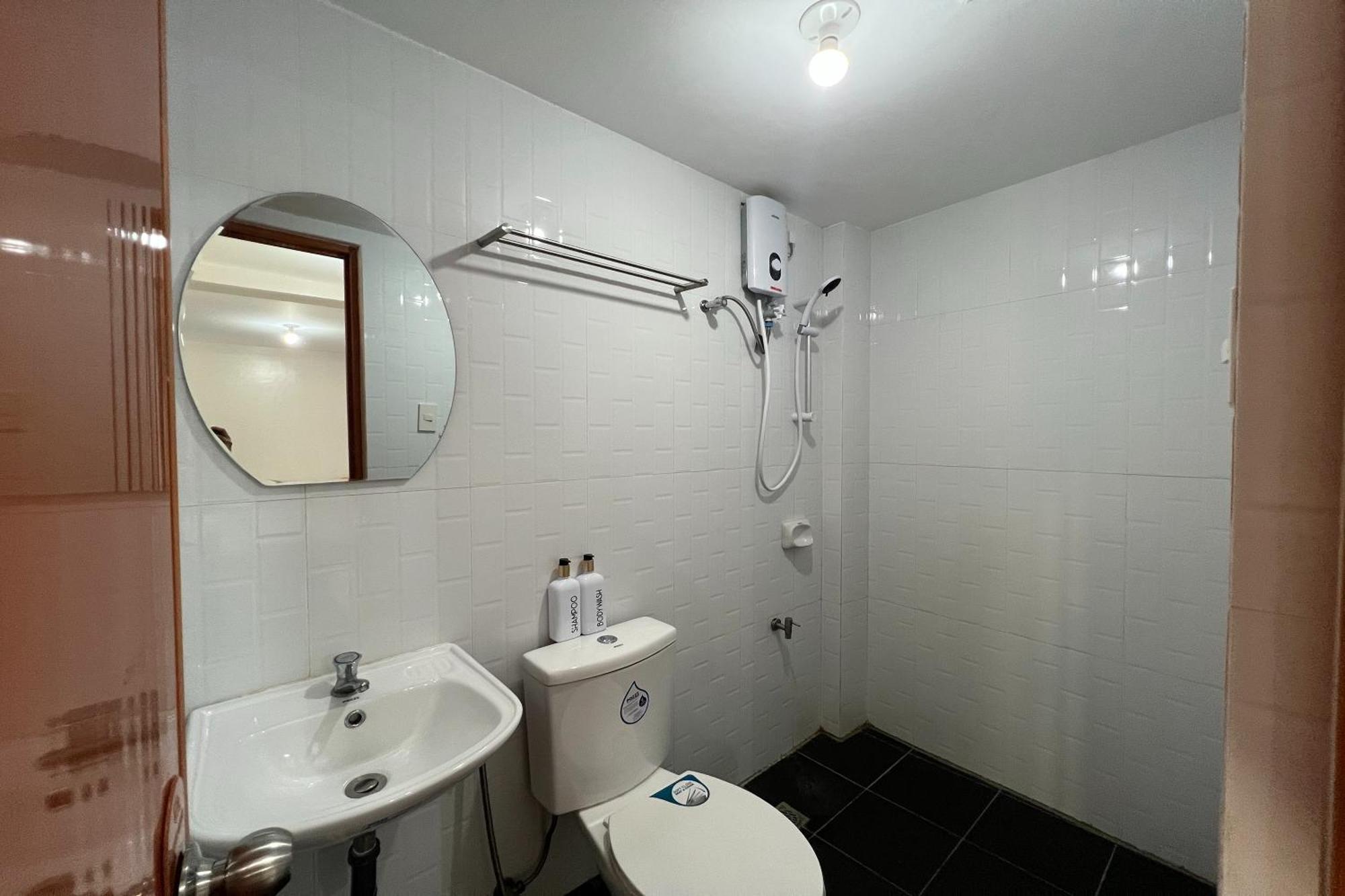 Happy Grey Hotel Виган Экстерьер фото